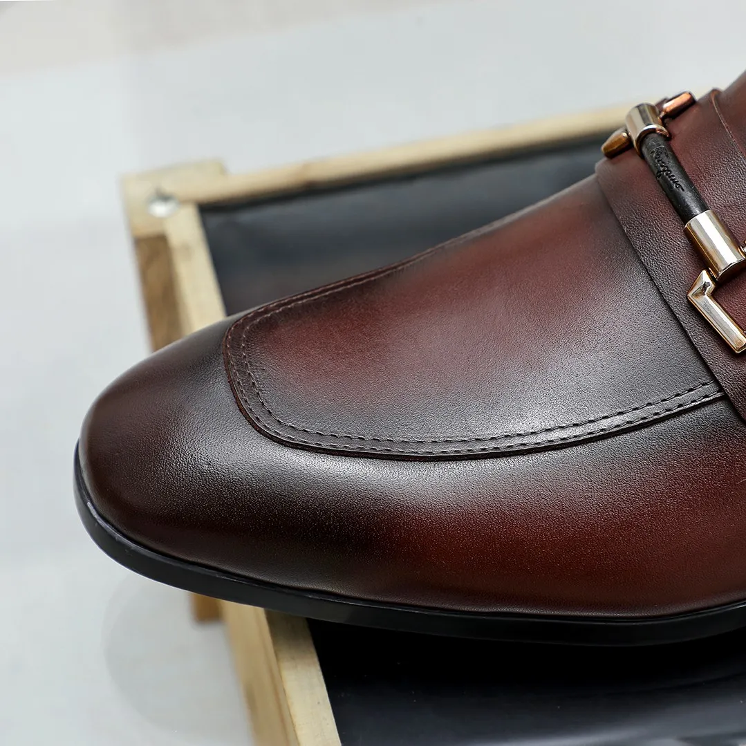 Men's shoes 💰460 🔥Ferragamo's new men's casual slip-on shoes🇨🇳Official website original 1:1 mold, original quality💯Fine workmanship, high-end luxury☘The upper is made of imported Italian first-layer cowhide🌴Luxurious water dyeing🐂Leather lining🍓Rubber wear-resistant and non-slip outsole, breathable and comfortable to wear🍍The first choice for high-grade men, 5 colors available! Code number 38-44 (45.46. Customized)